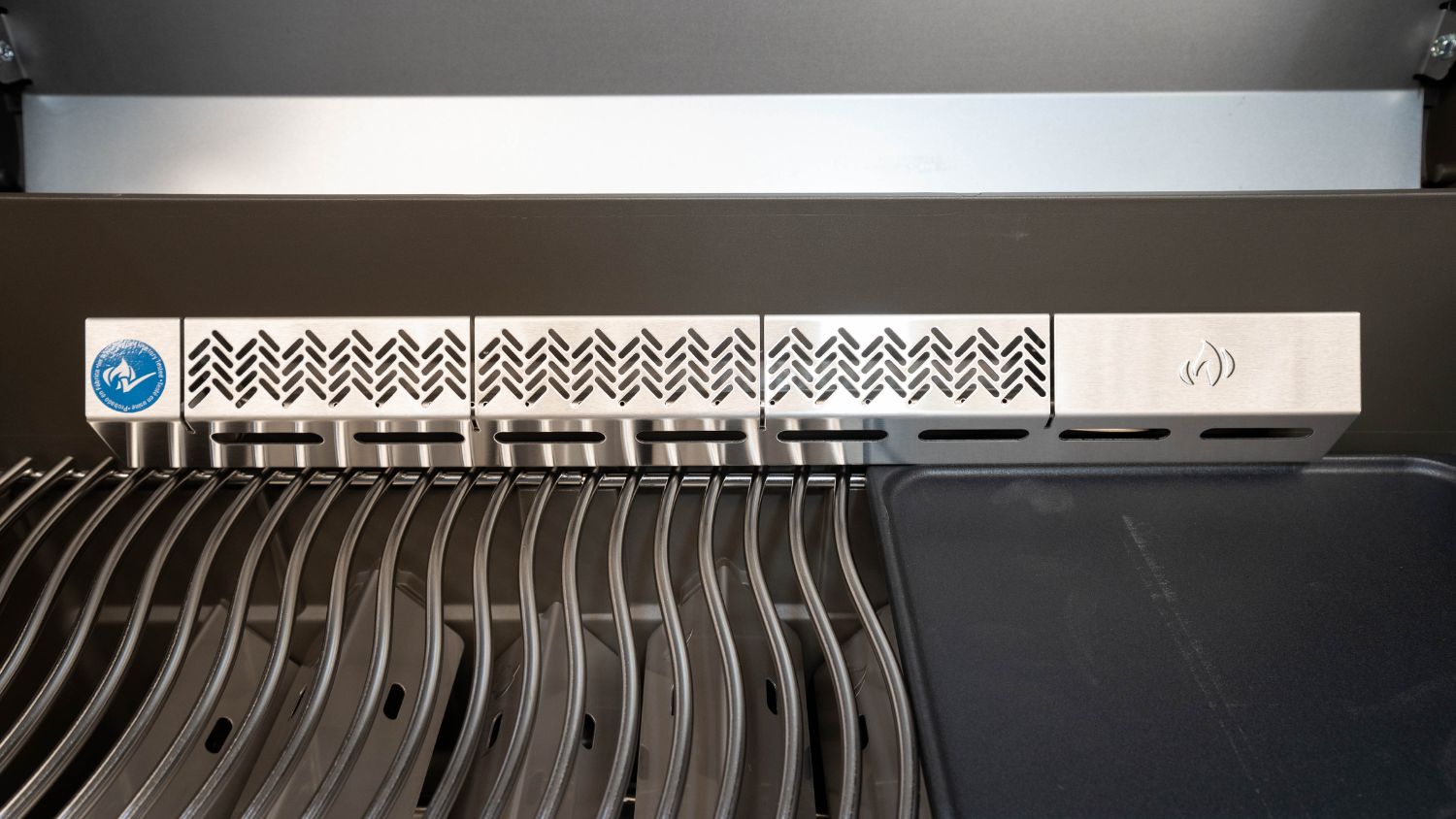 Napoleon Rogue Pro-S 525 SS 4 Burner BBQ with Infrared Sizzle Sideburner