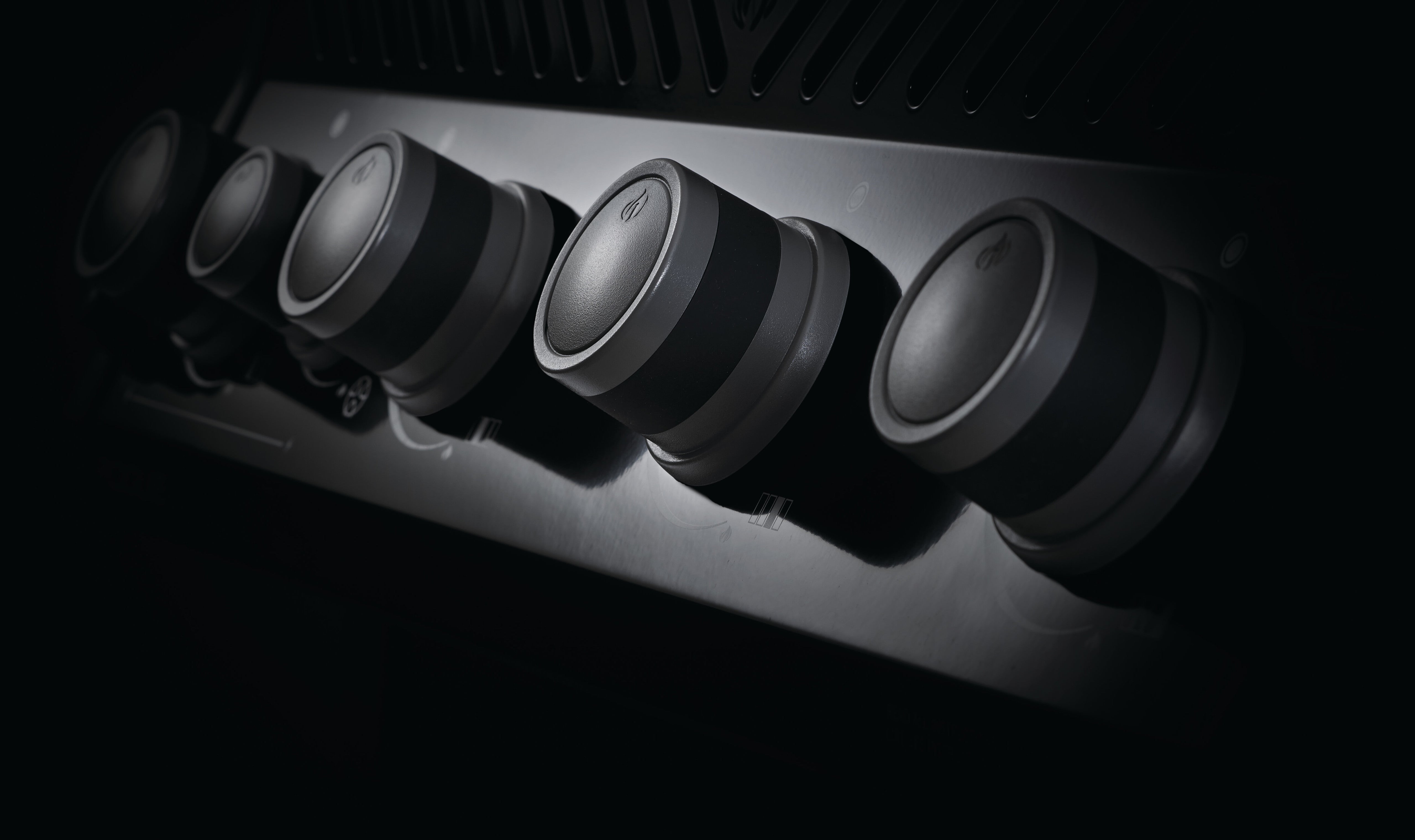 Napoleon Rogue XT 525 SIB 4 Burner BBQ with Infrared Side Burner