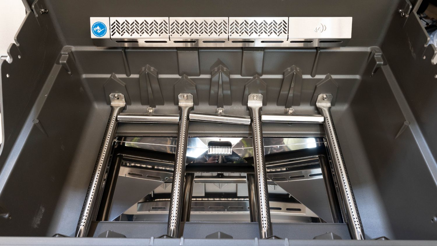 Napoleon Rogue Pro-S 525 SS 4 Burner BBQ with Infrared Sizzle Sideburner