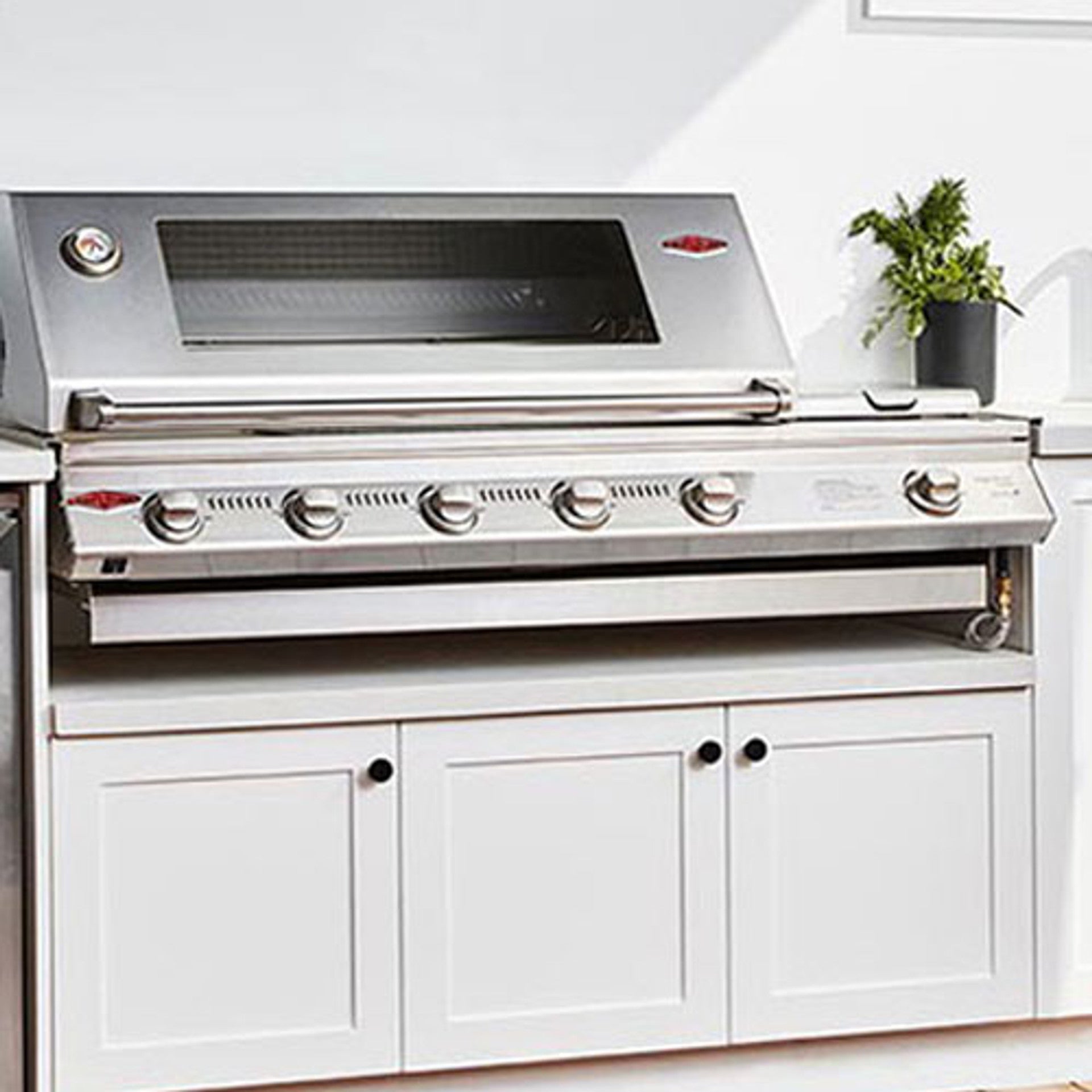 What is an alternative to BeefEater 4000SL with an integrated sideburner ?