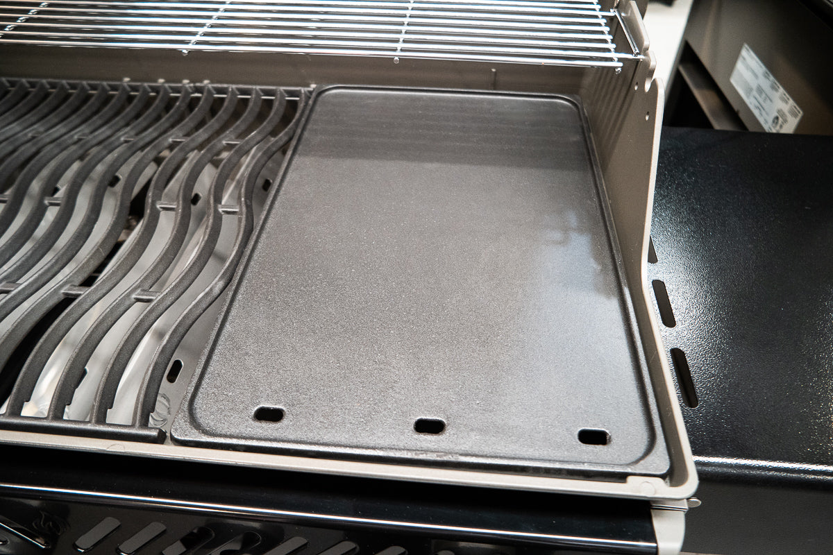 Napoleon Rogue XT 625 SIB 5 Burner BBQ with Infrared Side Burner