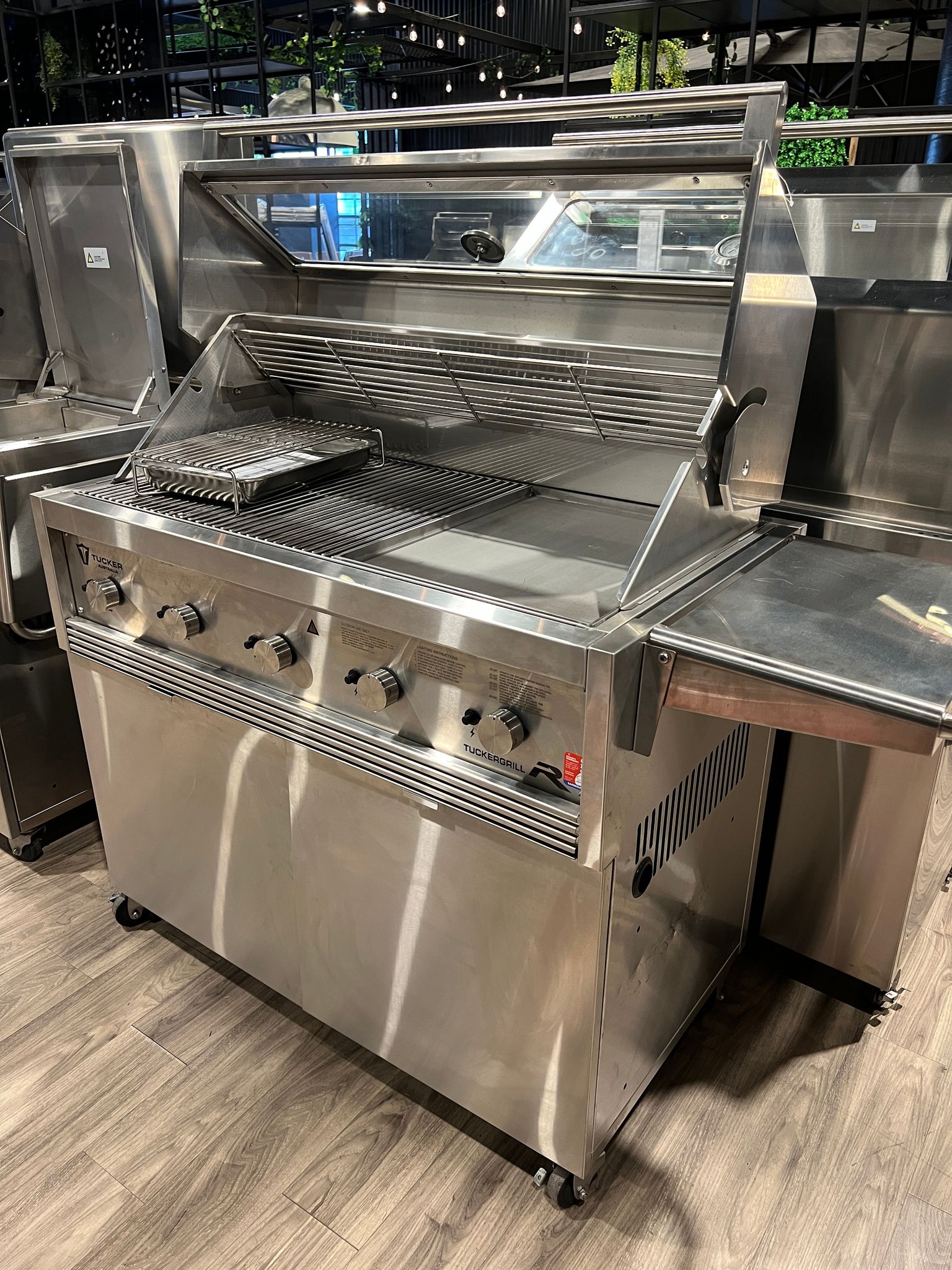 Tucker R Class V10 BBQ