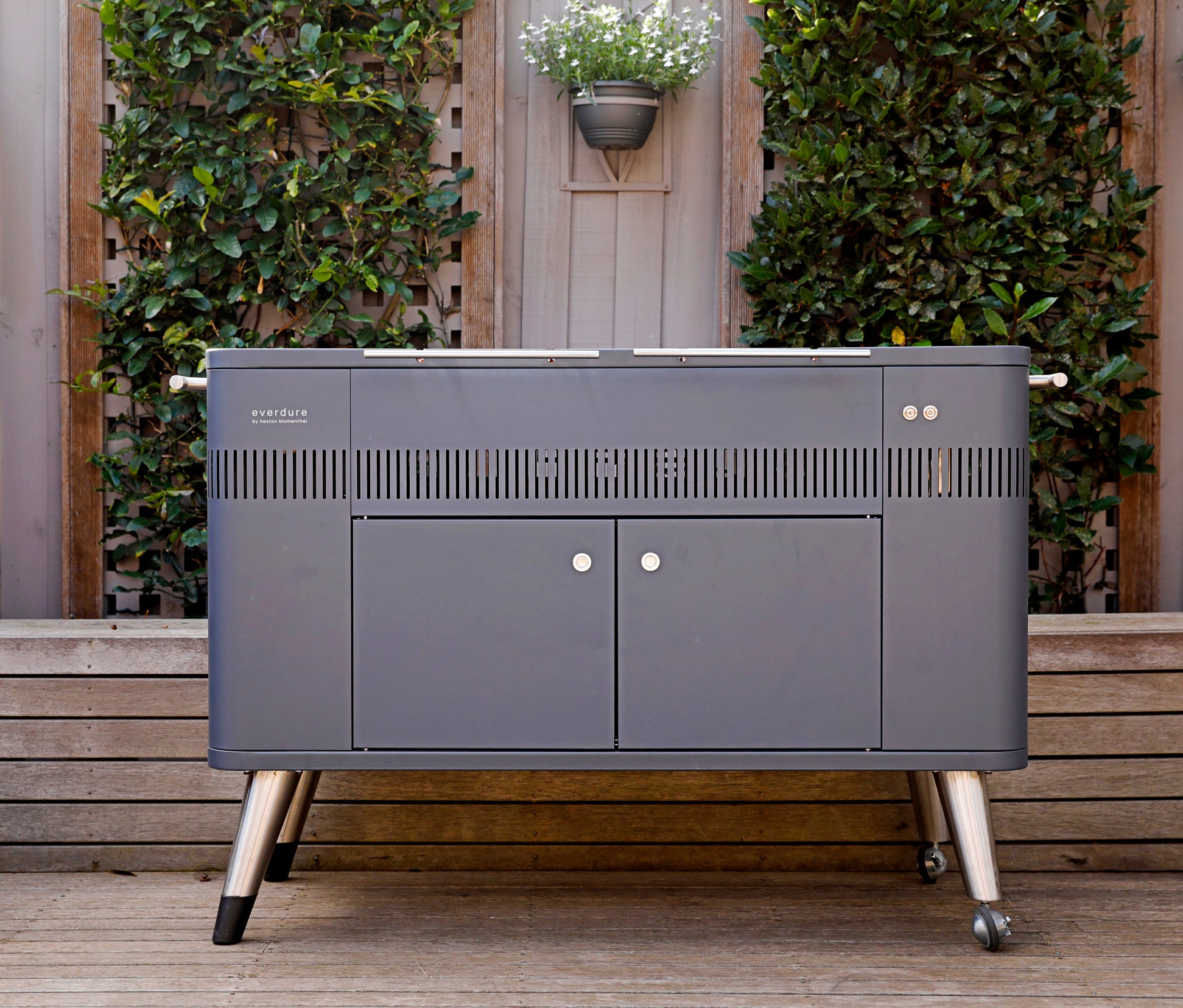 Everdure HUB™ Electric Ignition Charcoal Barbeque (Black)