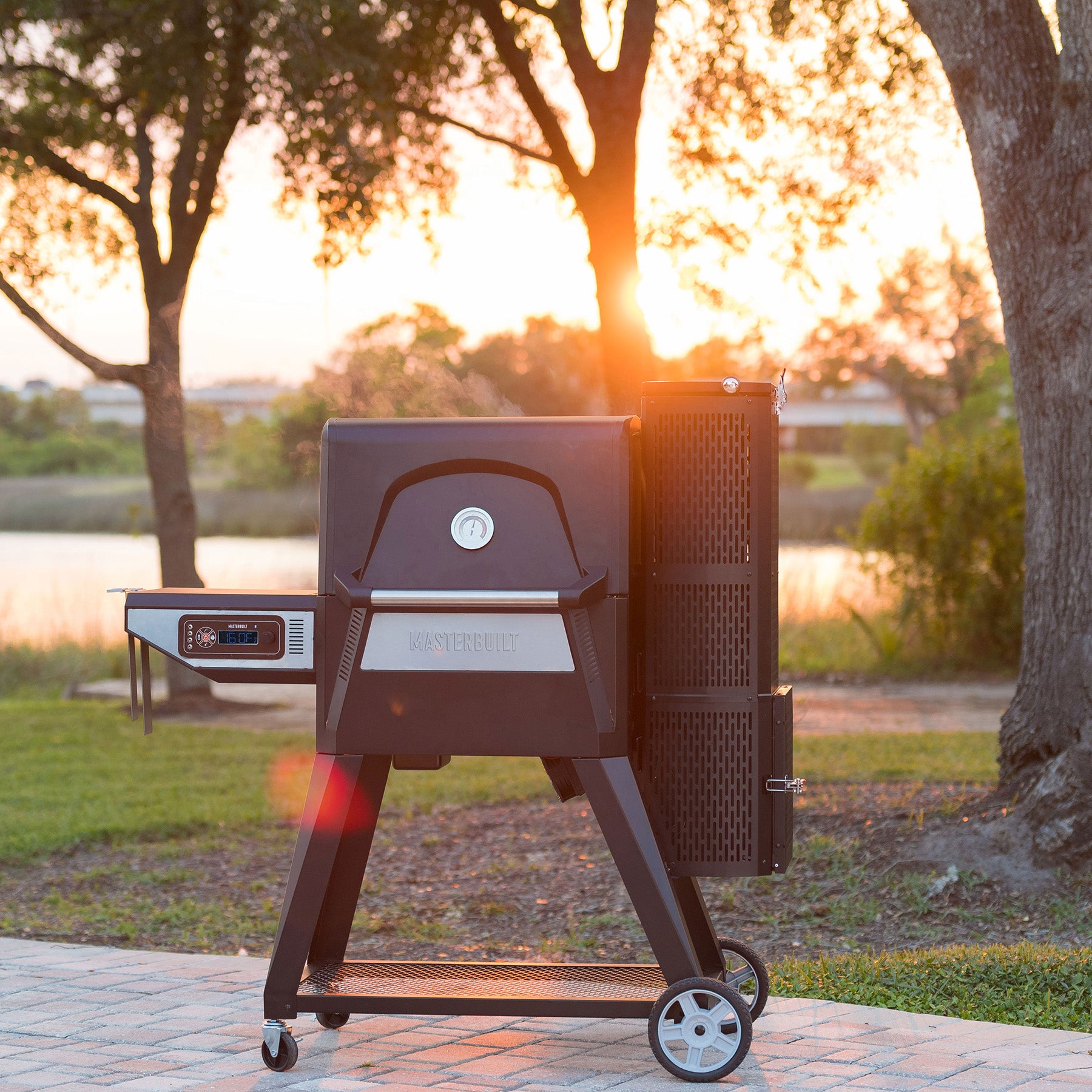 Masterbuilt Gravity Fed 560 Charcoal Smoker/BBQ