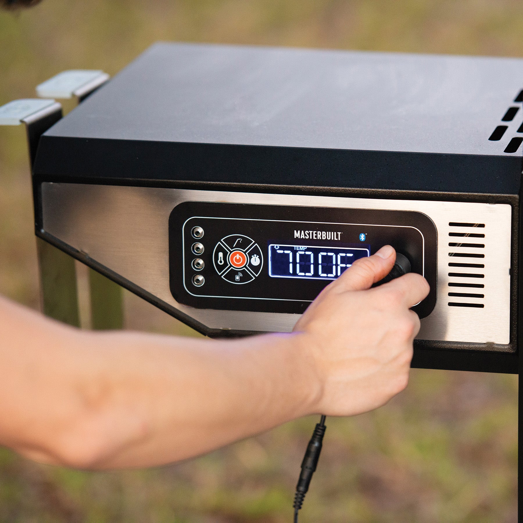 Masterbuilt Gravity Fed 560 Charcoal Smoker/Grill - MB20041020 control 