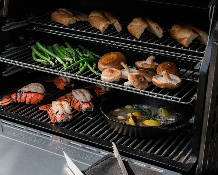 Masterbuilt Gravity Series XT Digital Charcoal Grill + Smoker Pit Master Bundle
