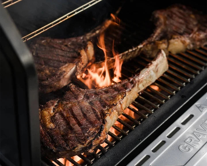 Masterbuilt Gravity Series XT Digital Charcoal Grill + Smoker Pit Master Bundle