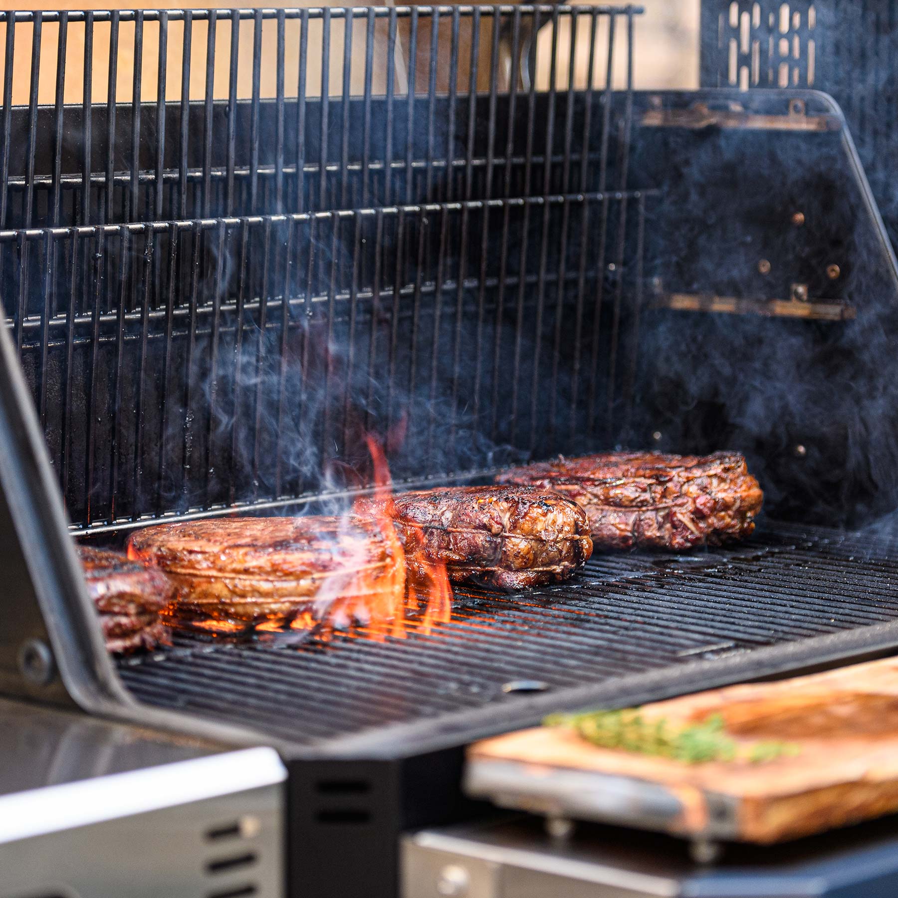 Masterbuilt Gravity Series 1050 Digital Charcoal BBQ + Smoker - Bundle Deal