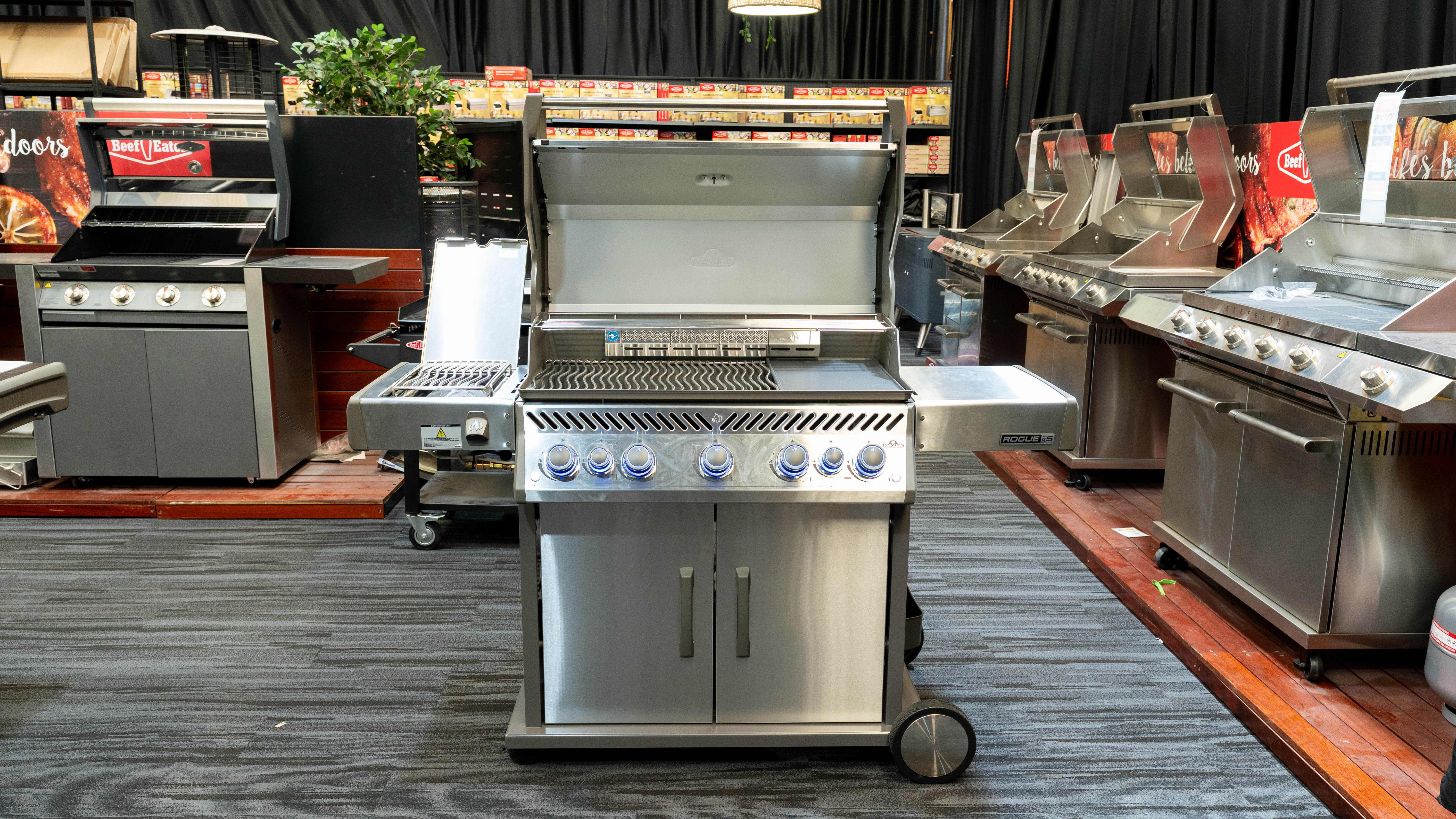 Napoleon Rogue Pro-S 625 SS Burner BBQ with Infrared Sizzle