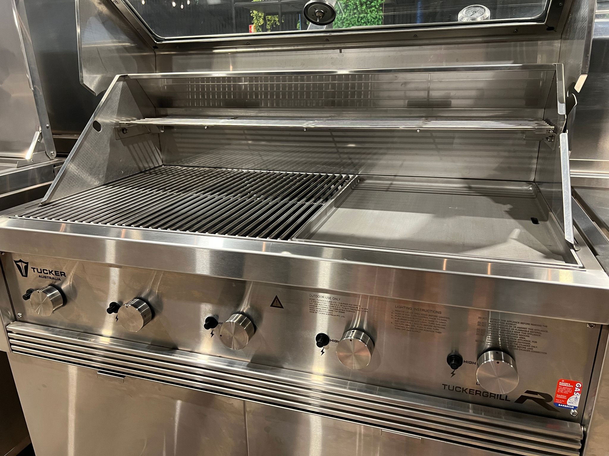 Tucker R Class V10 BBQ