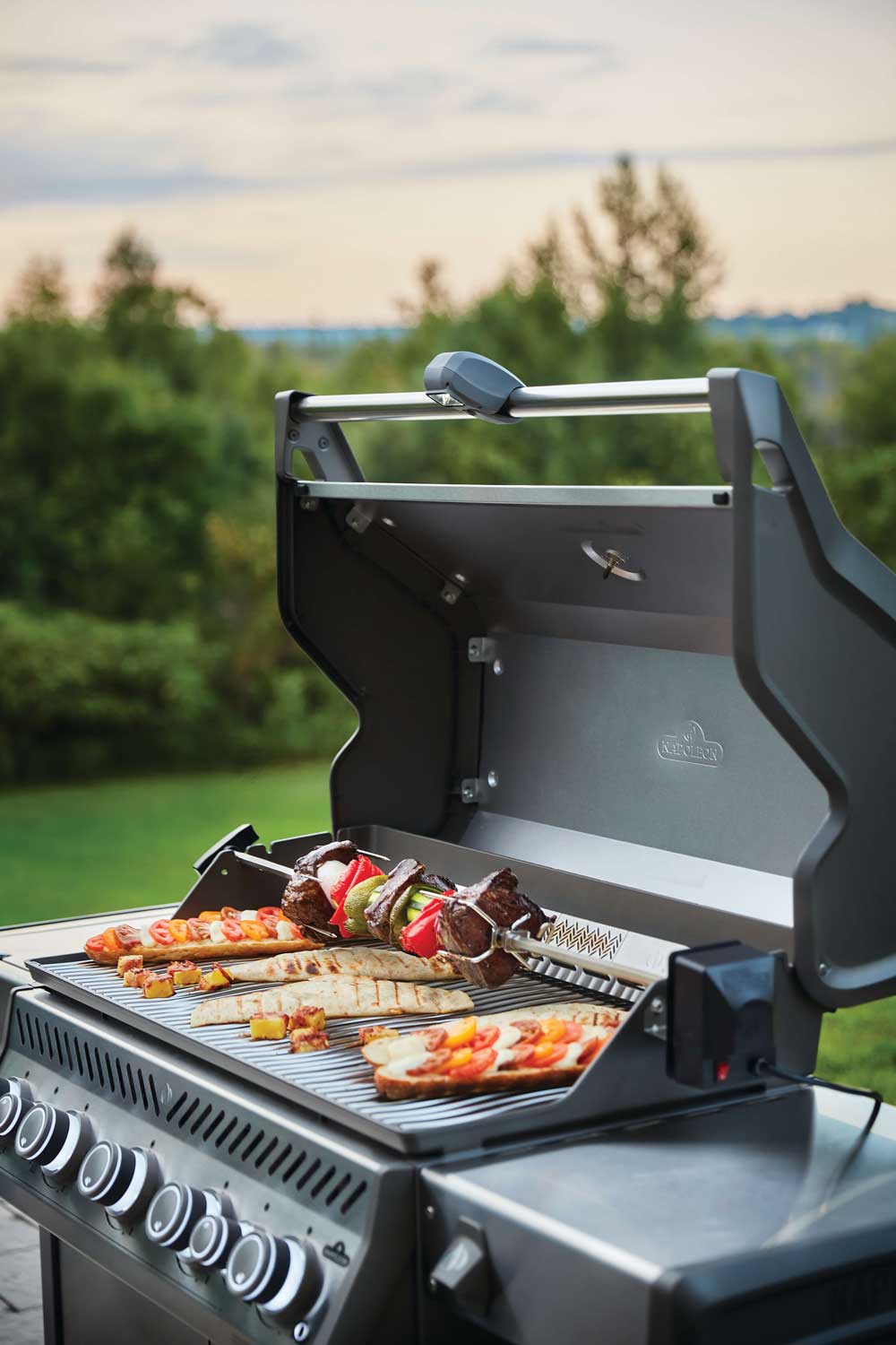 Napoleon Rogue SE 625 RSIB 5 Burner BBQ with Infrared Side and Rear Burners