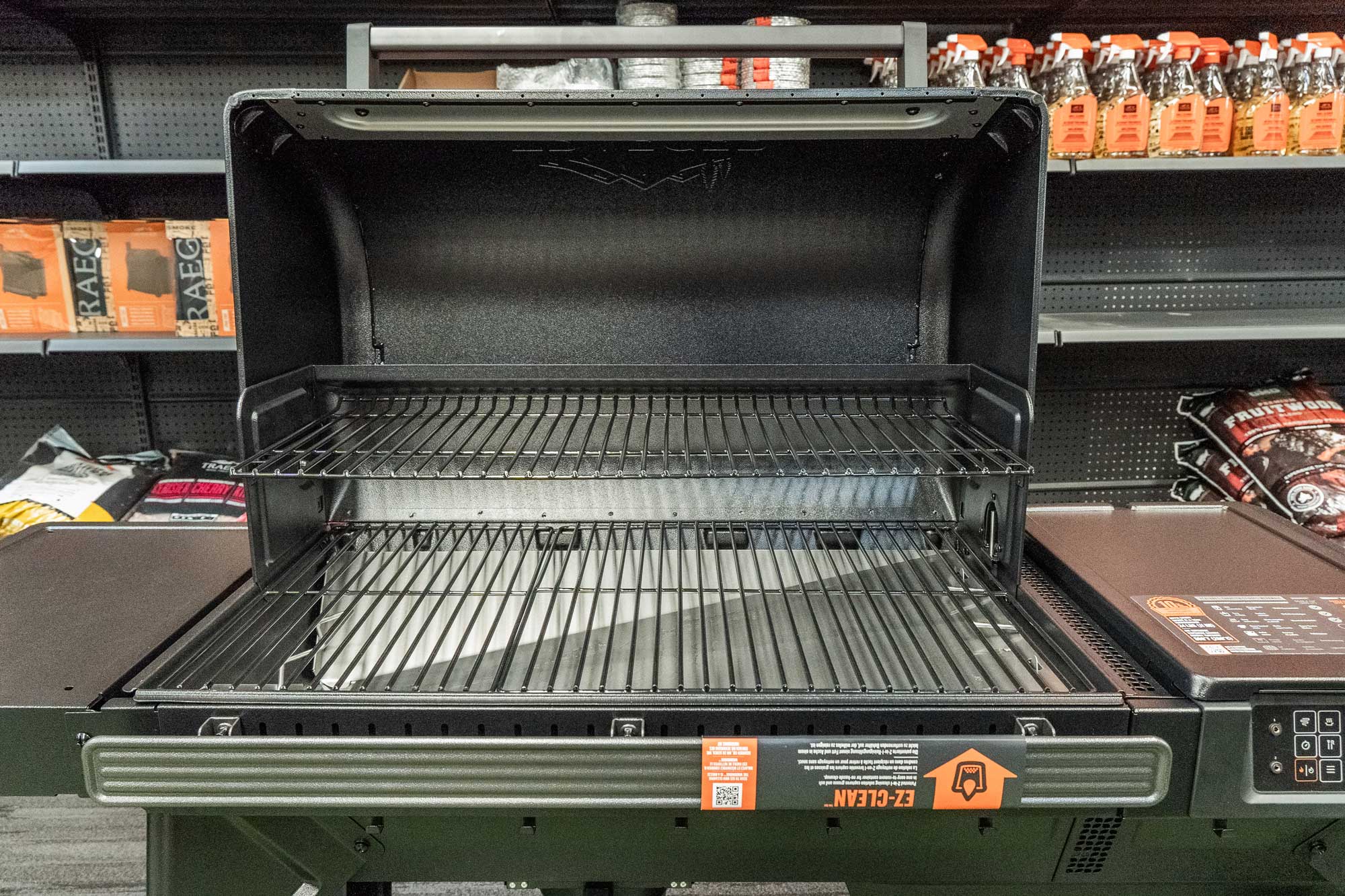 Traeger Woodridge Pro Pellet Grill & Smoker Starter Bundle