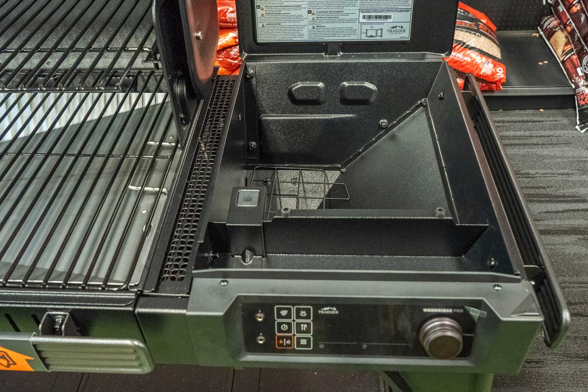 Traeger Woodridge Pro Pellet Grill & Smoker Starter Bundle