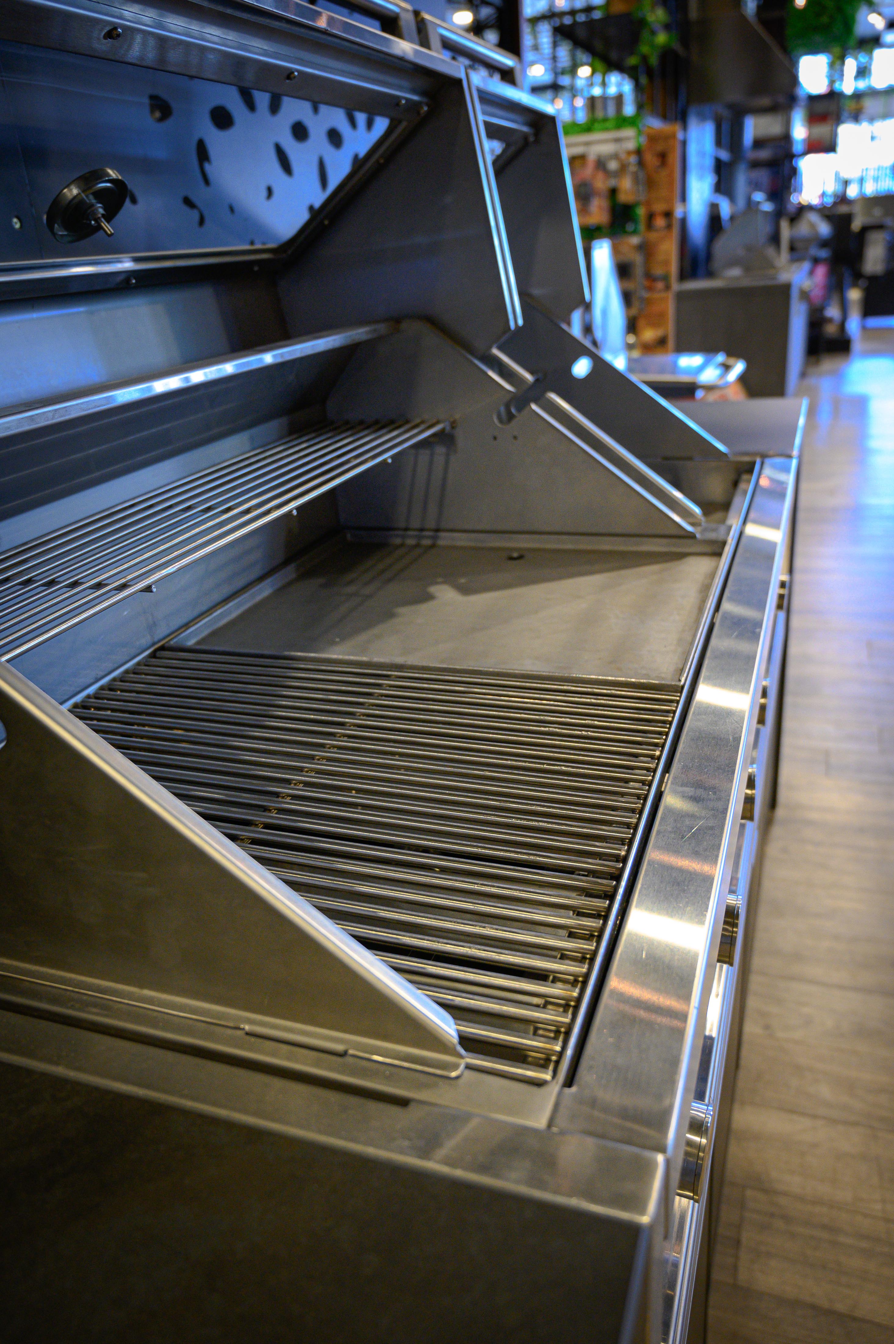 Tucker R Class V8 316 Marine Grade BBQ Built In