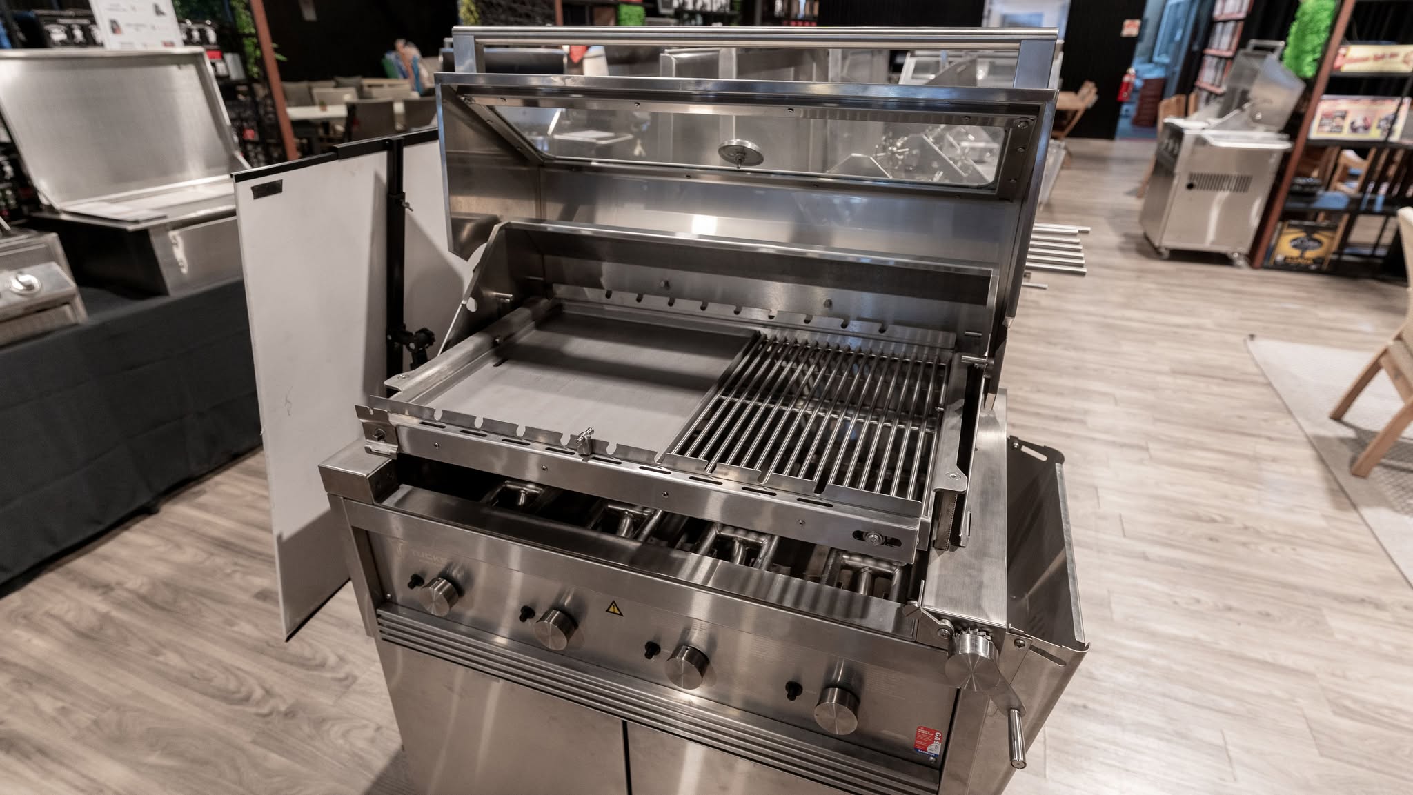 Tucker R Class V8 4 Burner Freestanding Hybrid BBQ