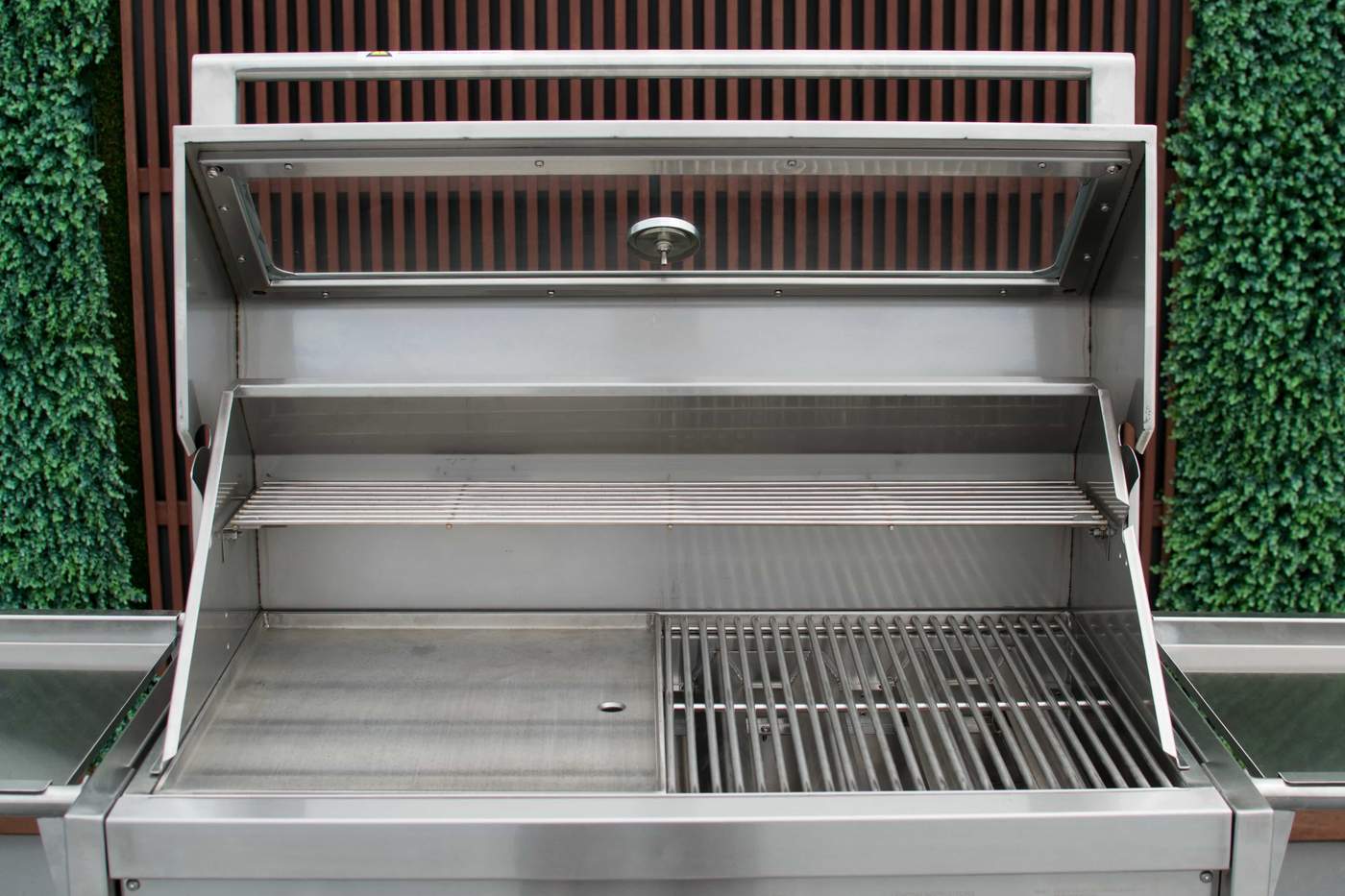 Tucker R Class V8 BBQ