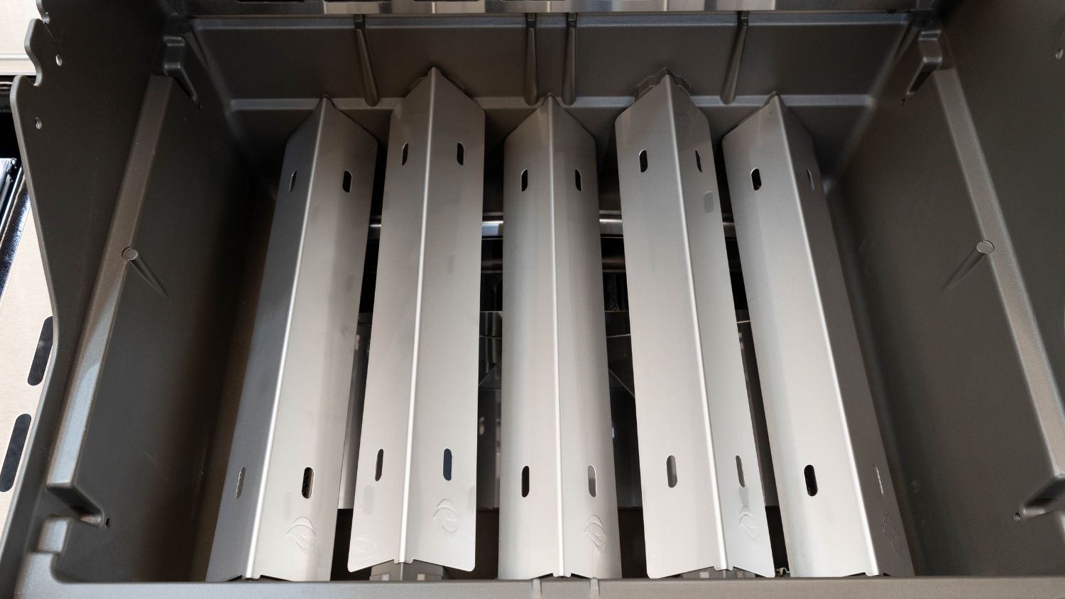 Napoleon Rogue Pro-S 425 SS 3 Burner BBQ with Infrared Sizzle Sideburner